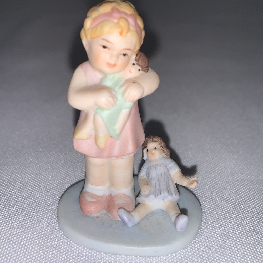 The Balliol Corporation "Love Is Blind" Vintage Ceramic Figurine with Dolls
